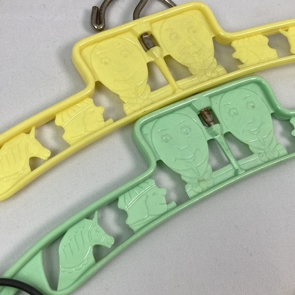Vintage nursery rhyme plastic metal baby hangers - Picture 3 of 4